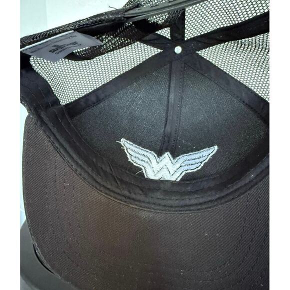 Wonder Woman Comic Trucker Hat Black & Gold Mesh Snapback DC Comics Six Flags - Picture 5 of 5
